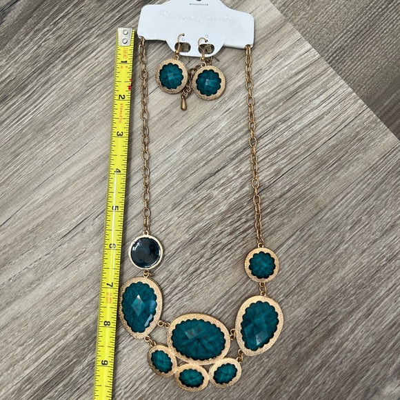 Emerald Green Gold Tone Statement Necklace & Earring Set NWT Costume Bib - Picture 8 of 10